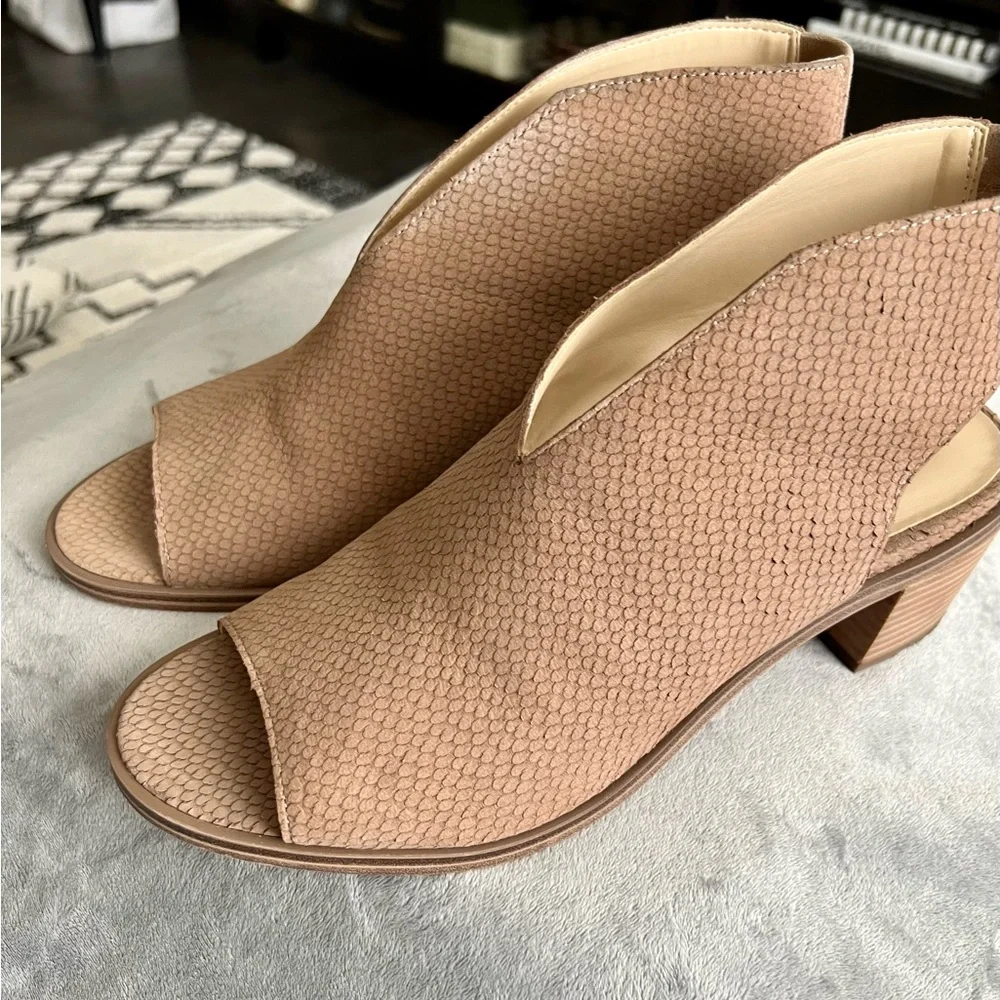 Sole Society Chunky Heeled Sandal - Picture 6 of 8